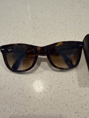 Ray-Ban Folding Wayfarer Sunglasses - Tortoise/Brown Lenses. Gently used